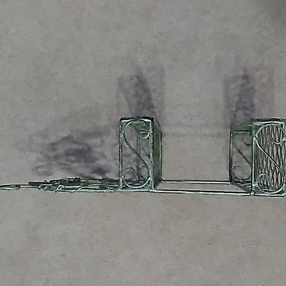 Metal Wall Shelf w/ grapes and leaves - Picture 2 of 4